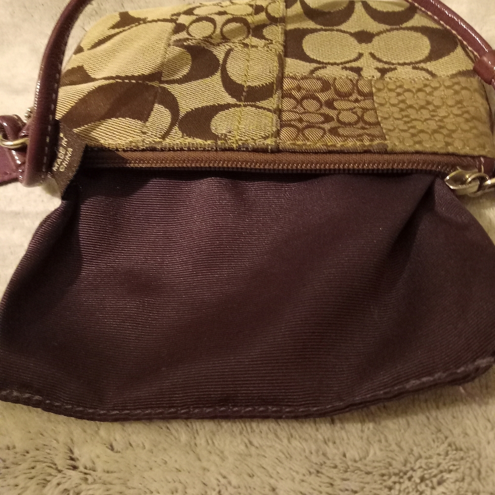 Coach Patchwork Brown Signature C Logo Wrislet/Plum Leather Trim EUC - Picture 4 of 5
